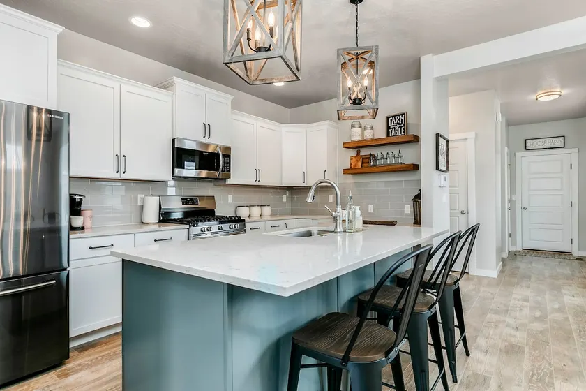 Dreamy Modern Farmhouse -Perfect Location- - Image 1