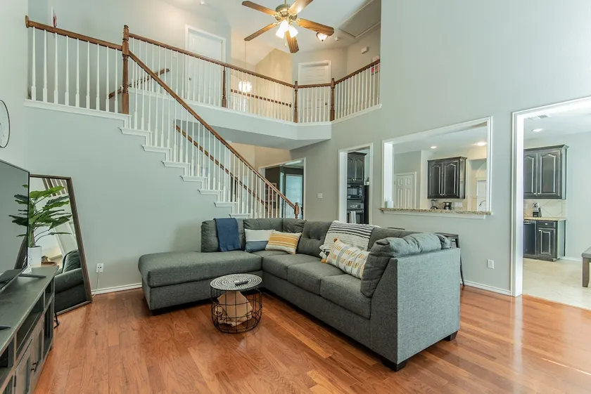 6 Bedroom Villa South of Fort Worth - Image 1
