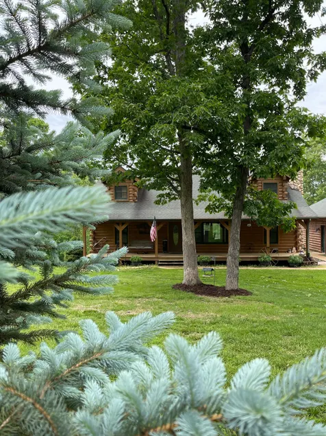 Real Log Cabin with Seasonal Pool and Hot Tub with Meramec River Access - Image 1