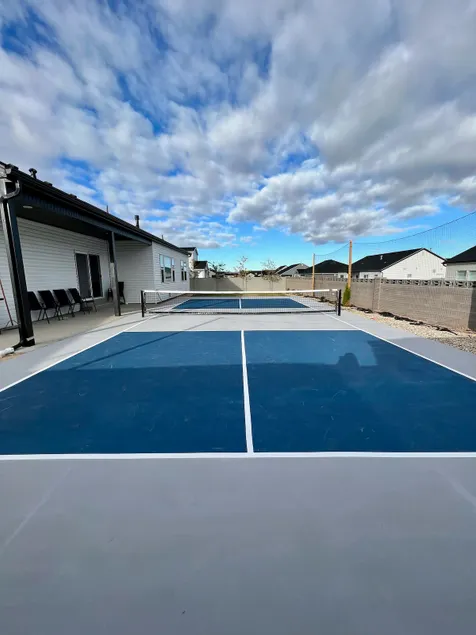 Full pickleball court, kings beds, HUGE clean home - Image 1
