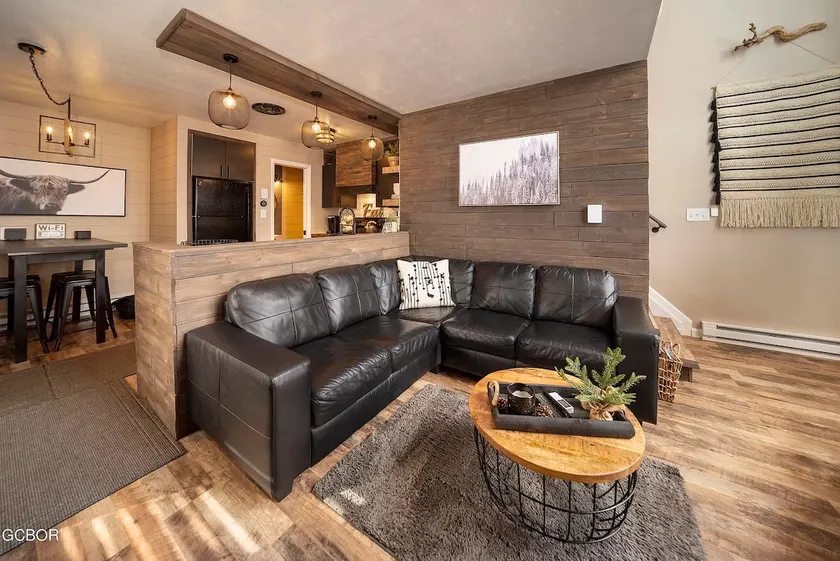 Modern/Rustic 2-bedroom Townhouse + Bonus Loft - Image 1