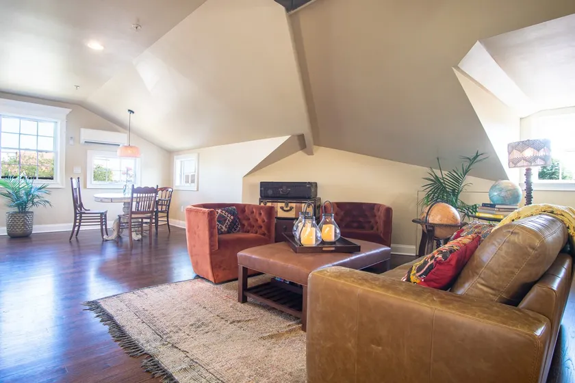 \"Meteor\": River View Penthouse in Downtown Mystic - Image 1