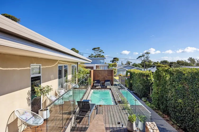 A stroll to the beach or enjoy the heated pool. - Image 1