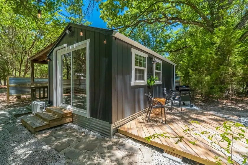 Chic Cabin, 8-acres, patio, grill, peace & rest - Image 1