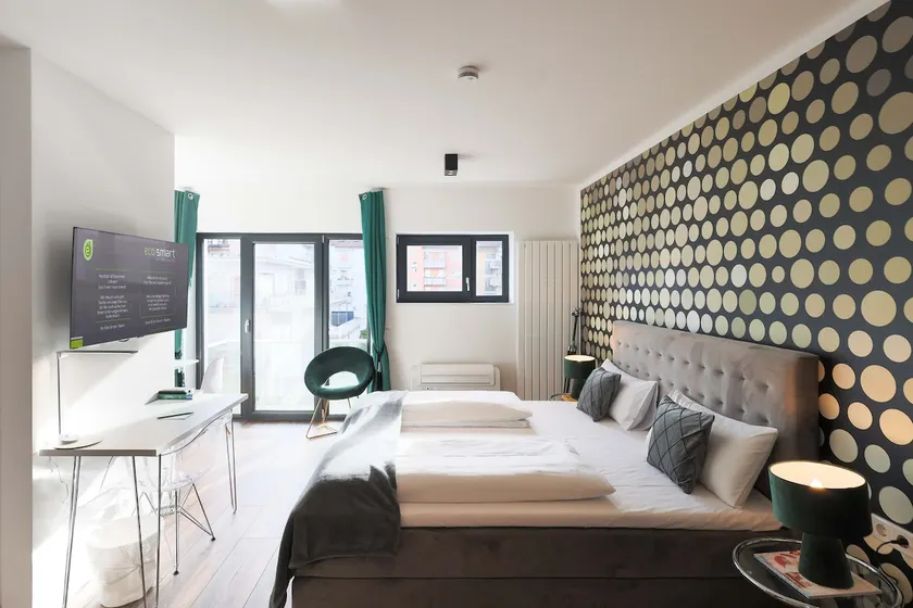 Superior suite apartment with sofa bed & balcony - Image 1