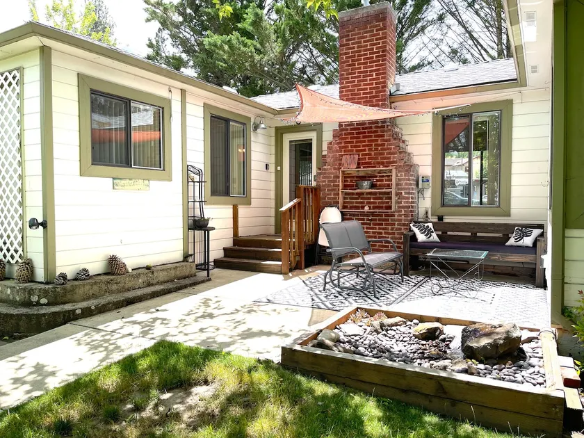 Harmony Cottage - 2bd/1ba, 10 min from downtown! - Image 1