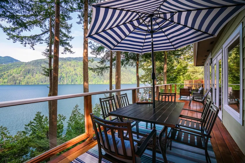 Lake Whatcom Home | Epic Lake Views, Kayaks & AC - Image 1