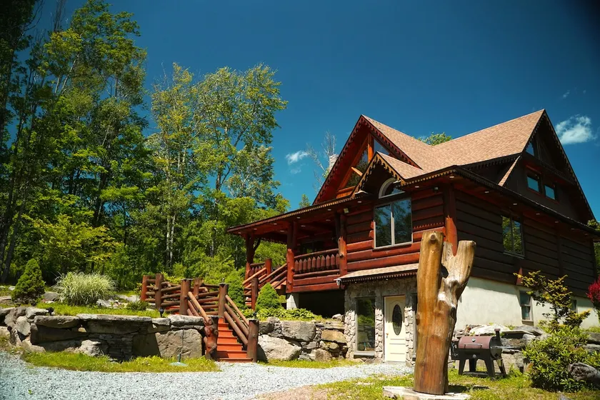 Cozy Catskill Log Home With New Relaxing Hot Tub - Image 1