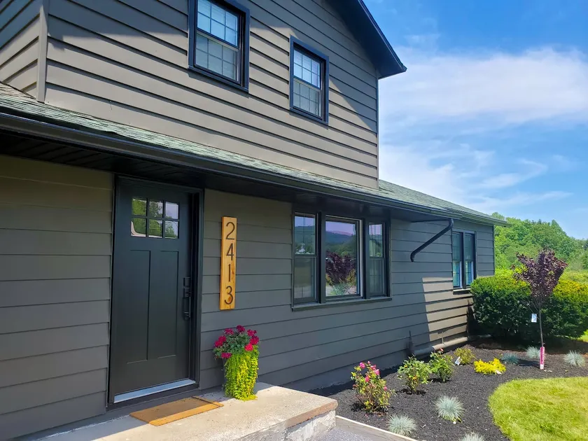 Cheerful 3-bedroom home with hot tub near PSU - Image 1