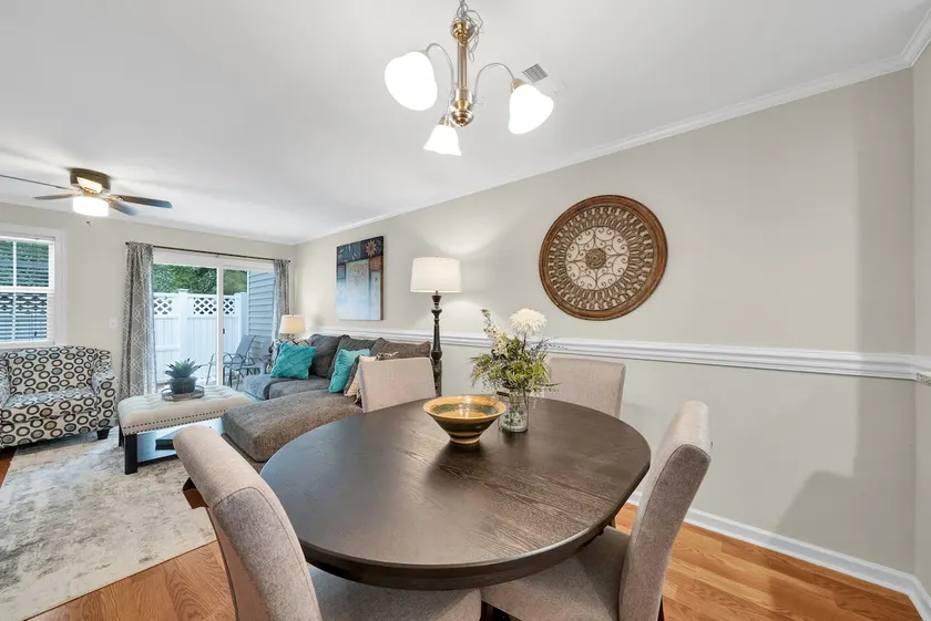 Elegant, affordable 2-Bd townhouse with Sharedpool - Image 1