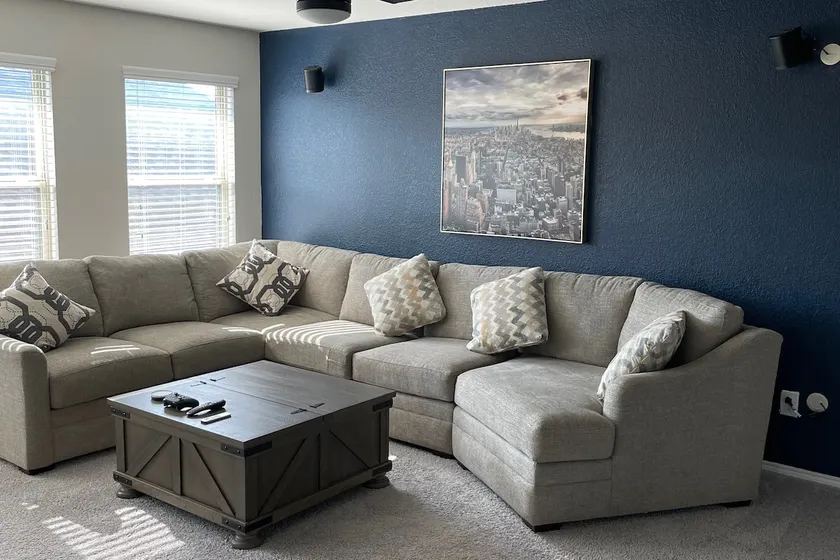 Pristine 3 bedroom, 3 bath smart home w/ amenities - Image 1