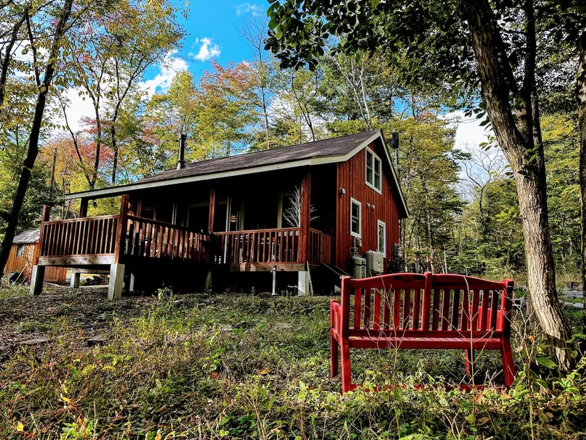 A quiet lodge in the woods with a wood-burning stove and BBQ grill at the southern foot of Yatsugatake - Image 1