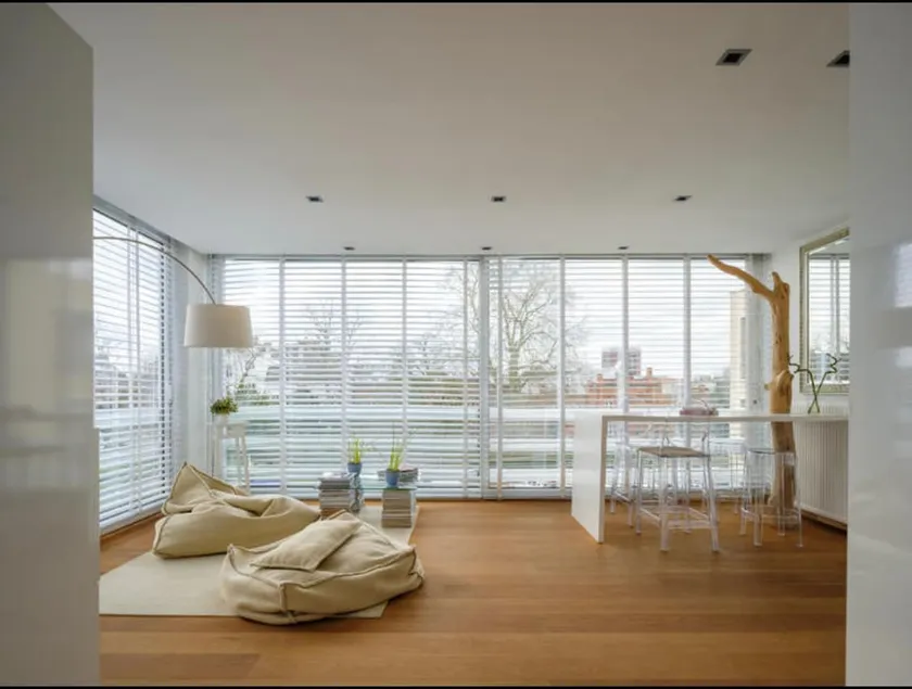 Design loft, harbor view & parking in the heart of Ghent. - Image 1