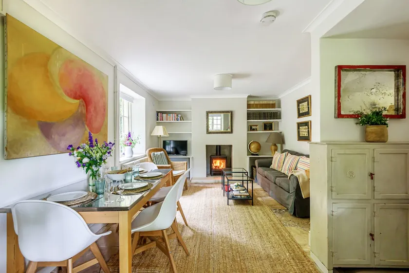 Historical cottage on private estate in Cotswolds - Image 1