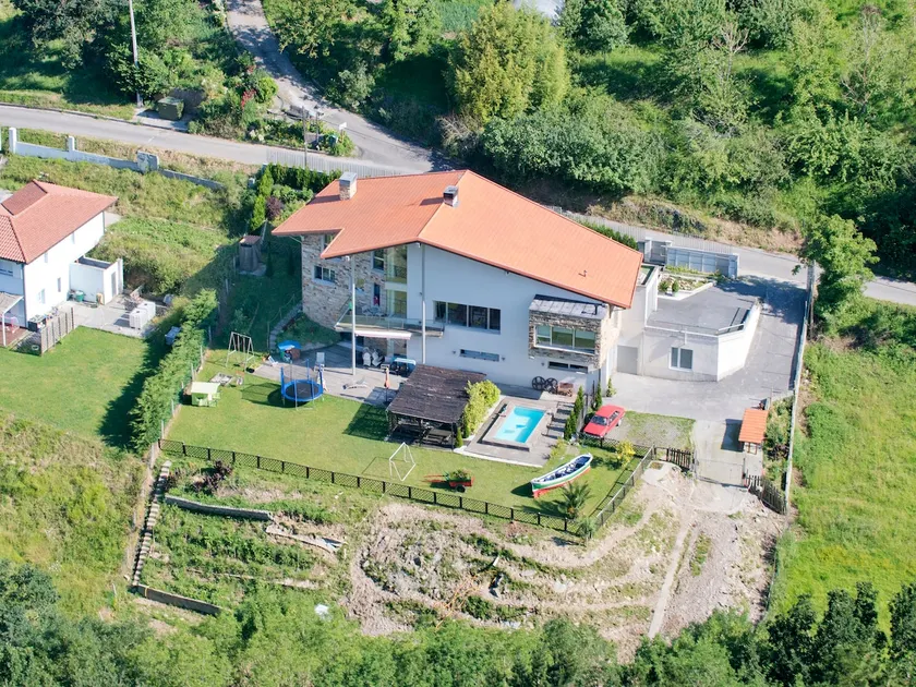 A detached villa in a prime location - Image 1