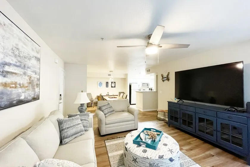 8 Bed 2 Bath - Pool, BBQ, Gym, & near the Beach - Image 1