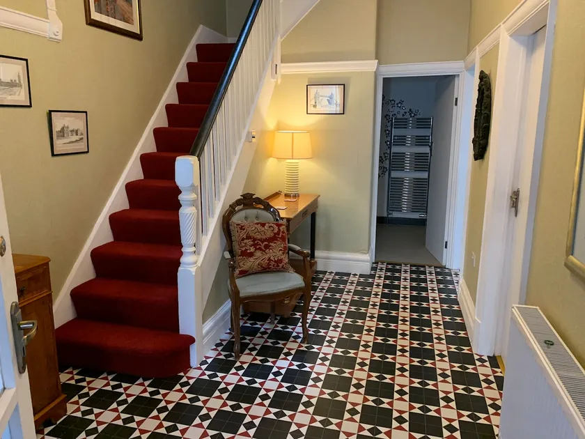Heather Glen. Six bedroom home near the sea. - Image 1