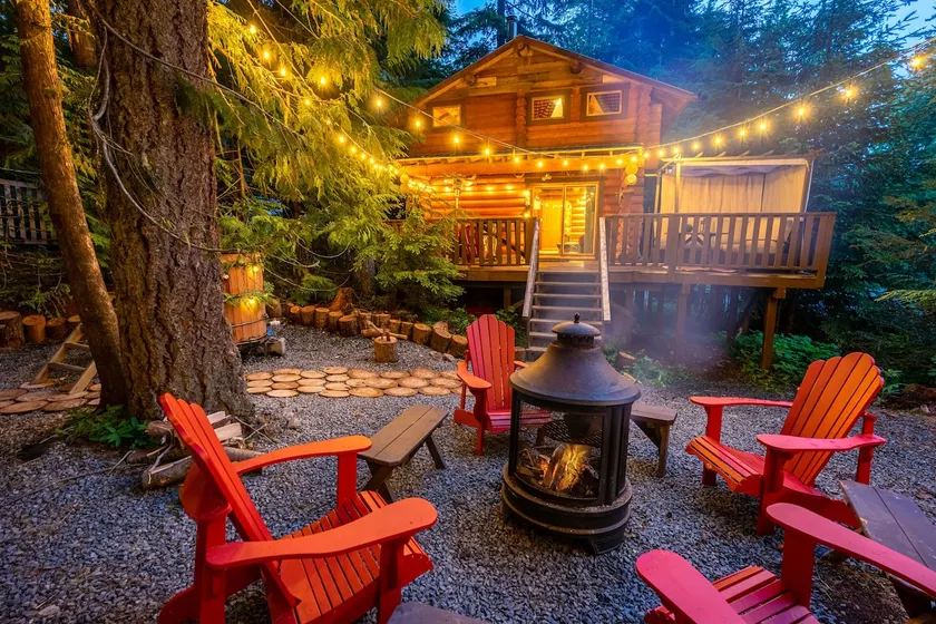 Mountain Log Cabin w/ Cedar Barrel Sauna & hot tub - Image 1