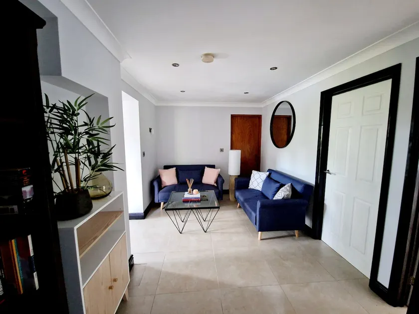 Modern cosy 2 bed Annexe with parking. - Image 1