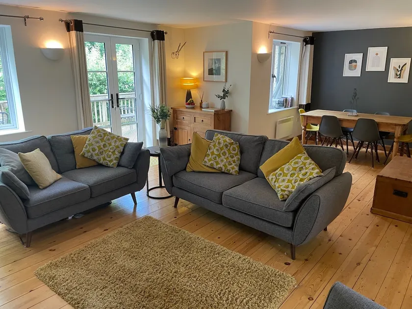 Cosy 3 bedroom cottage on the Lower Mill Estate - Image 1