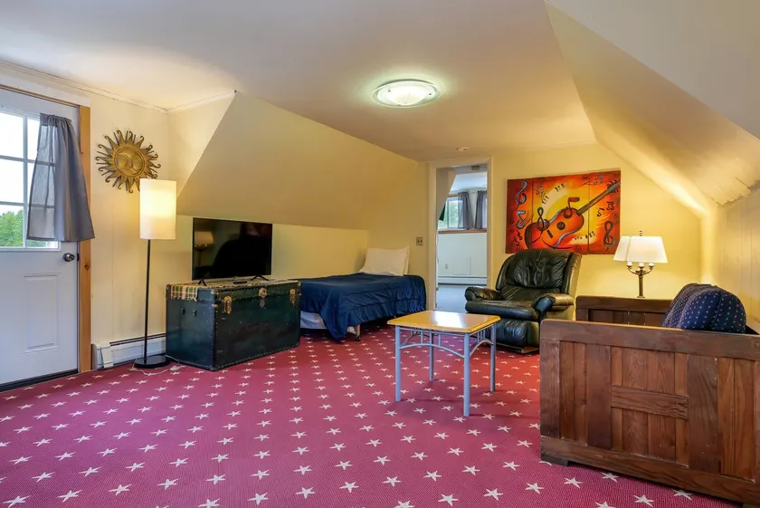 Spacious 1 Bedroom Apt w/King Bed Full Kitchen & Bathroom - Image 1