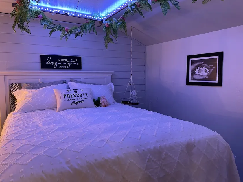 Blackberry Bramble Cabin- Comfy Country Retreat - Image 1