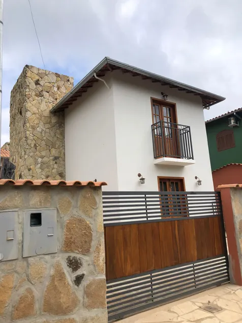 Nice house with parking included. - Image 1