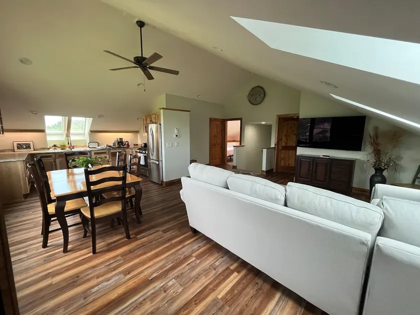 Visit Honey Bee Haven for a charming getaway - Image 1