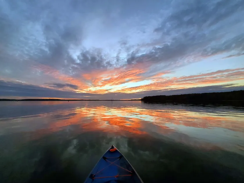 Lakefront with awesome sunsets. - Image 1