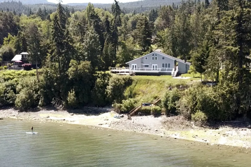 Olympic Forager House on the water with hot tub and kayaks - Image 1