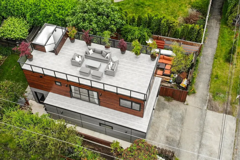 Guesthouse in Phinney Ridge with Rooftop Deck - Image 1
