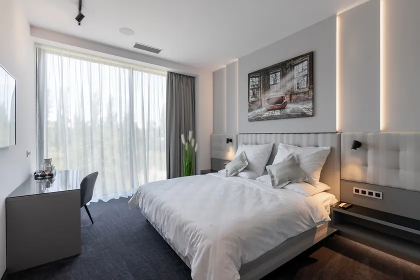KING-BED Lux AIR-BNB w/AC in Karlín! 202 - Image 1