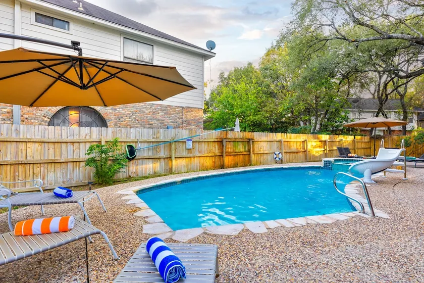 RARE FIND! Heatd Pool Spa GameRoom Winter Special! - Image 1