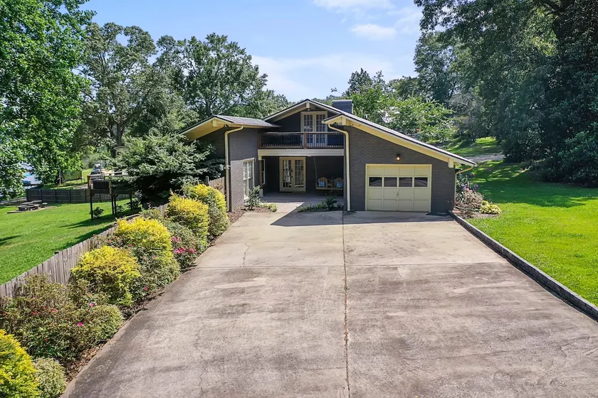 Logan Martin Lakefront – 4BR/3BA Family Retreat - Image 1