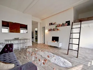 Cozy top-floor alcove studio, heart of West Vill - Image 1
