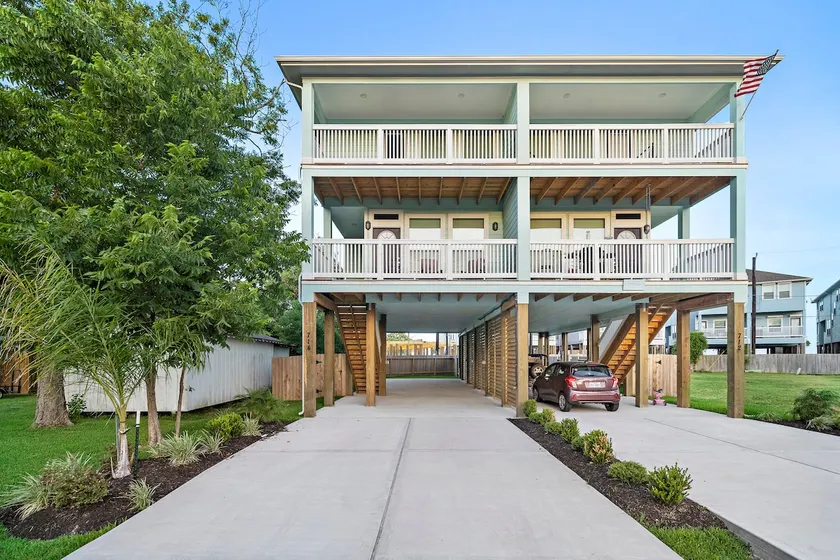 La Porte getaway, steps away from Sylvan beach - Image 1