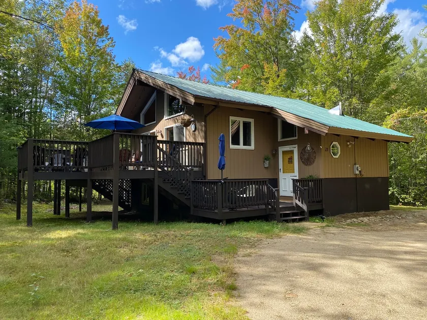 Cozy White Mountain Chalet - Minutes to Everything - Image 1