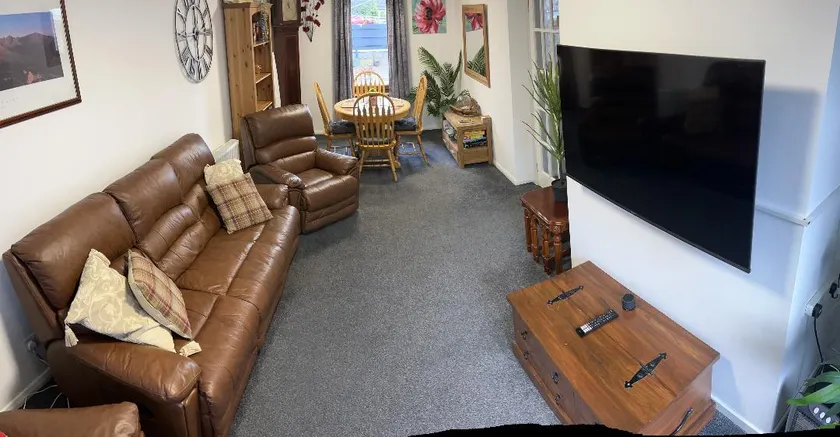 No.46, comfortable 2 bedroom property - Image 1