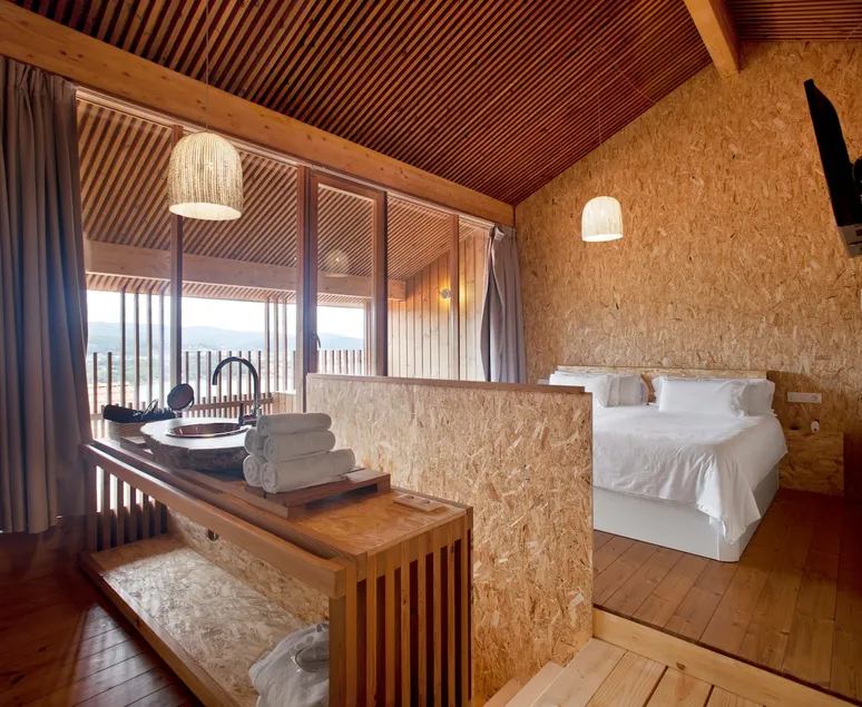 Cabin with estuary views and a Jacuzzi - Image 1