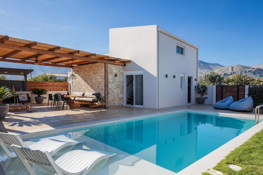 Solis Villa, with Heated Pool & 5 minutes to Beach, By ThinkVilla - Image 1