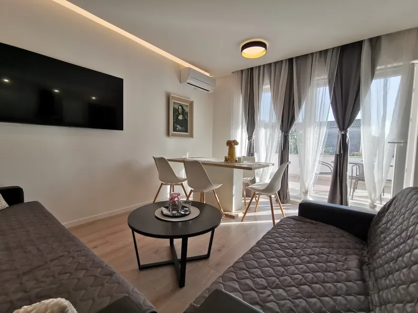 Mona Lisa Apartment - Image 1