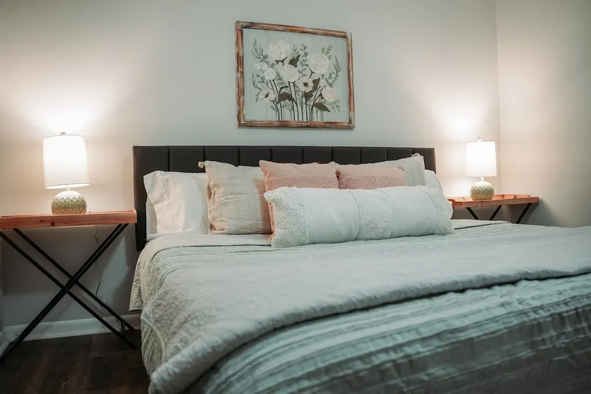 Convenient & Cozy 2BR Fully Equipped w/ Fast Wifi - Image 1