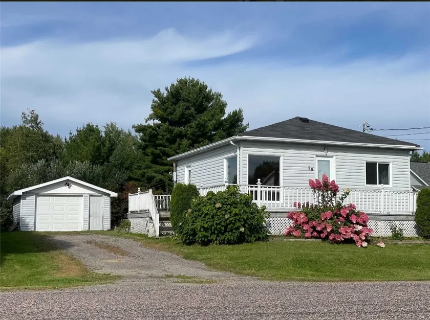 One bedroom cottage with free parking - Image 1