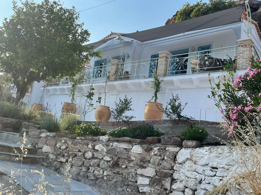 Karen’s Mikro Spiti, Poros. Presented by LazyDaze - Image 1