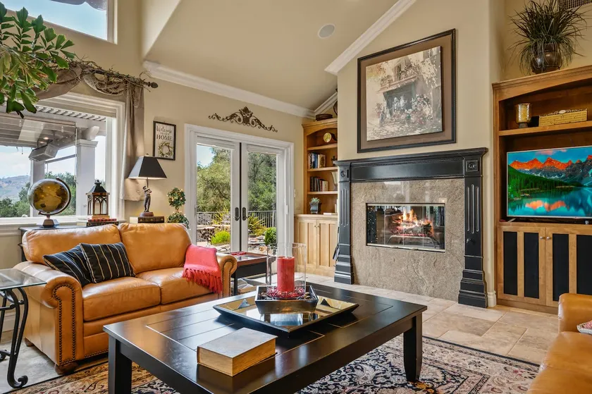 A Taste of Tuscany in this 3 1/2 Bdrm Luxury Home - Image 1