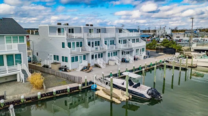 Waterfront Townhome - 3Br/3 Bath - Great Location - Image 1