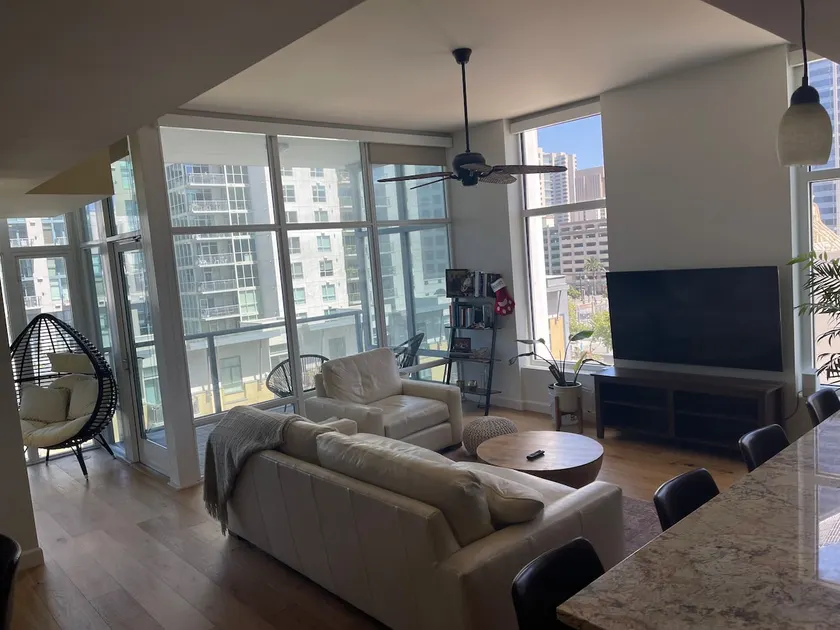 Upscale 1br/1ba plus den near Little Italy - Image 1