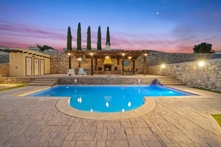 Cimarron Oasis. Can Heat Pool. Movie Theater - Image 1