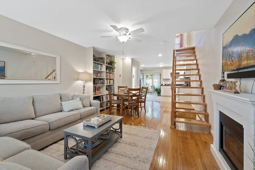 Perfectly located 3BD + Furnished Patio! Sleeps 7! - Image 1