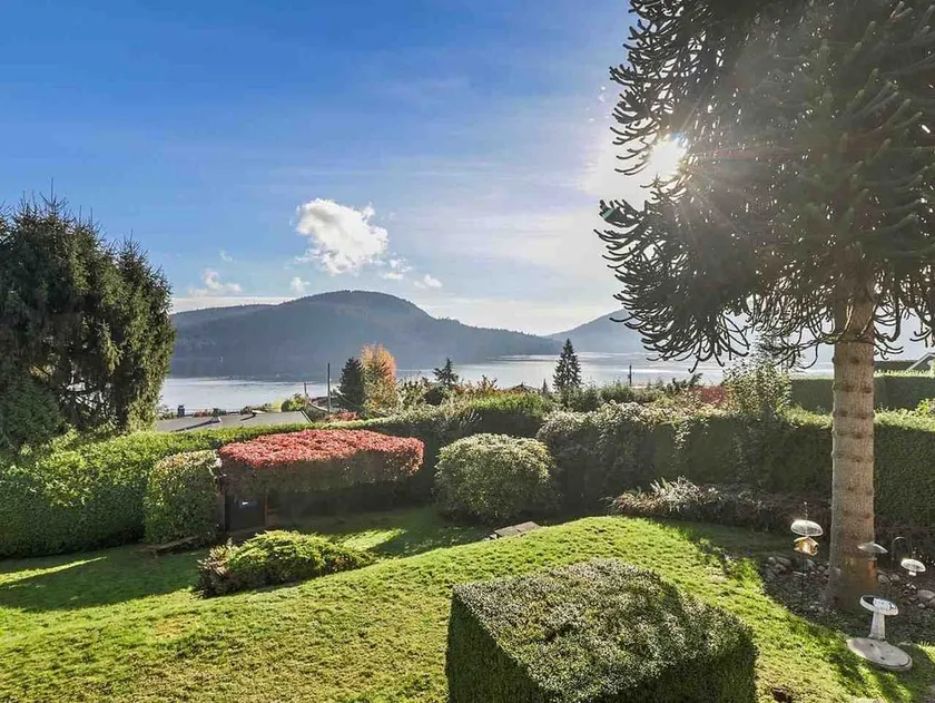 Stunning Deep Cove Studio w/ Ocean & Garden Views - Image 1